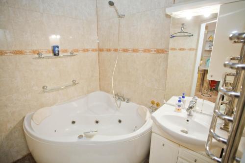 Ванная комната в Central apartments Lviv