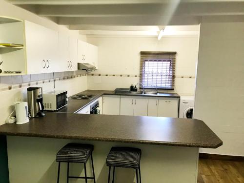 Η κουζίνα ή μικρή κουζίνα στο Self Catering Saldanha House