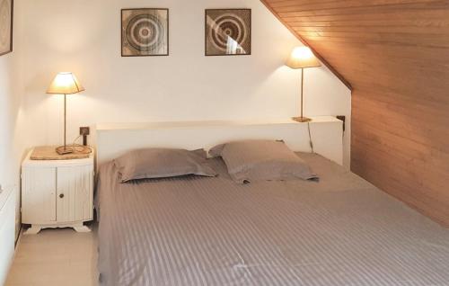 מיטה או מיטות בחדר ב-Crémoren Cottages