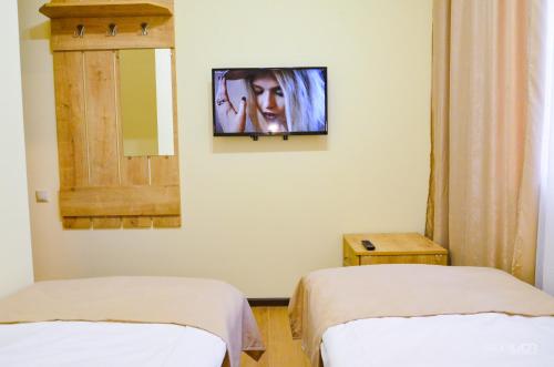 A television and/or entertainment centre at ASOUR HOTEL