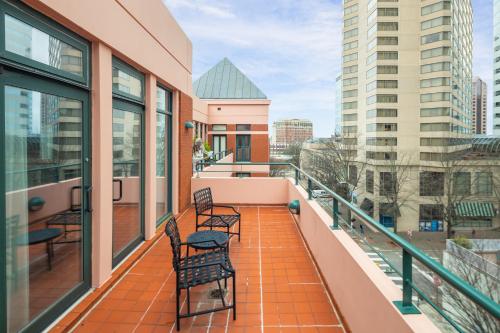 Ein Balkon oder eine Terrasse in der Unterkunft The Berkeley Hotel