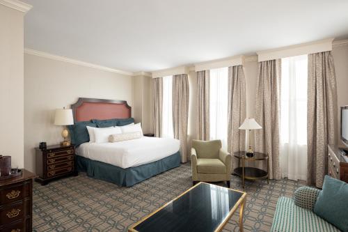 Ein Bett oder Betten in einem Zimmer der Unterkunft The Berkeley Hotel