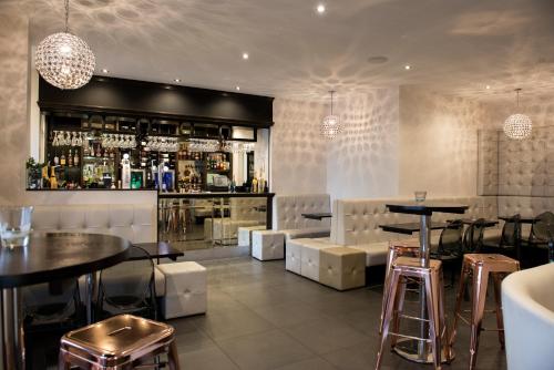 The lounge or bar area at Avonbridge Hotel 