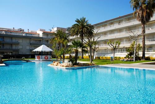 a large swimming pool in front of a building at ILLA MAR DOR 146 in L'Estartit