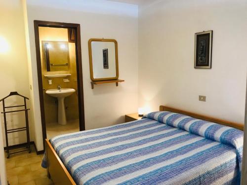 A bed or beds in a room at Condominio Monaco