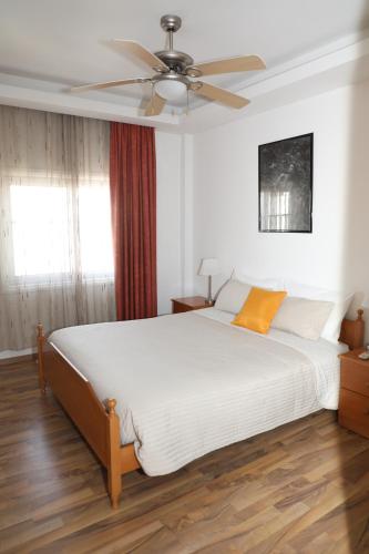 Una cama o camas en una habitación de Achillion Apartments By 'Flats Nicosia'