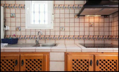 a kitchen with a sink and a window at Las Casillas Del Cabo in Las Hortichuelas