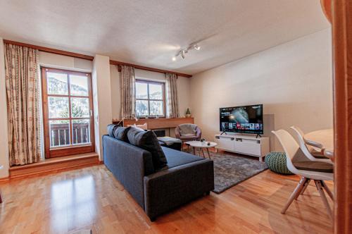 TV a/nebo společenská místnost v ubytování Ferienwohnung "Freihauswinkl"