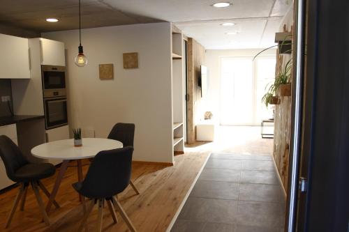 Köök või kööginurk majutusasutuses Apartment Monolith Black Forest