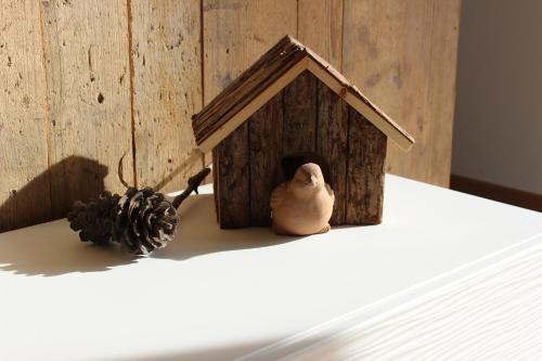 a wooden bird house sitting on a white table at Apartment Monolith Black Forest in Schonach