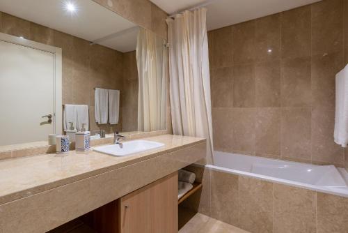 Virtudes Ocean view with pool by Holiday Rental Madeira