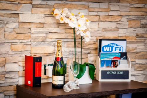 F&R Studio Apartments
