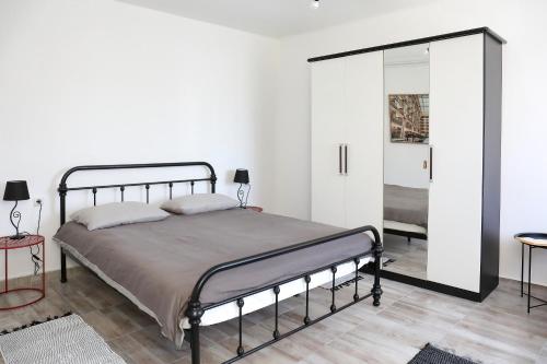 Llit o llits en una habitació de Apartmani Dubravka