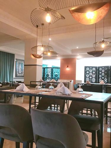 a dining room with a large table and chairs at Royal Thalassa Monastir in Monastir