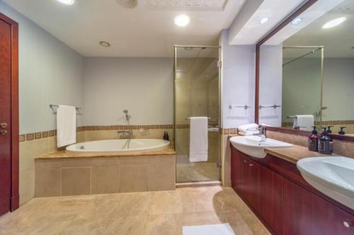 Koupelna v ubytování bnbmehomes - Beach&Pool - Fairmont Residences - 3605