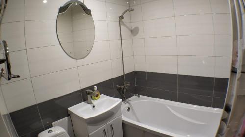 Kamar mandi di Двухкомнатный люкс центр Соборности 29 KR Apartments