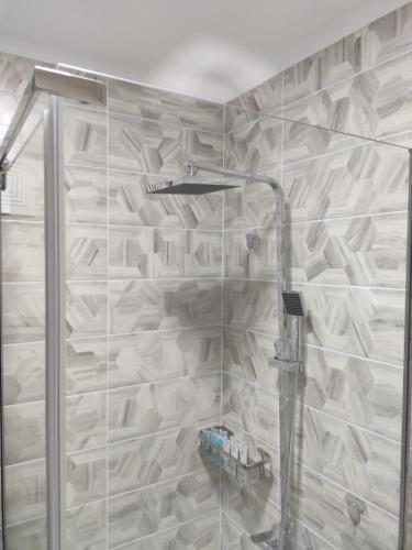 Ванна кімната в Lux Apartment Karakol Center