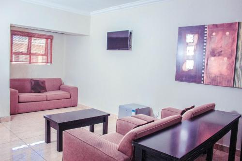 Ruang duduk di Coyotes Hotel & Conference Centre