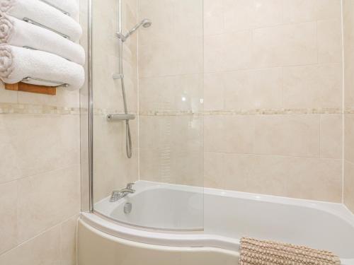 Koupelna v ubytování Maltkiln Cottage At Crook Hall Farm