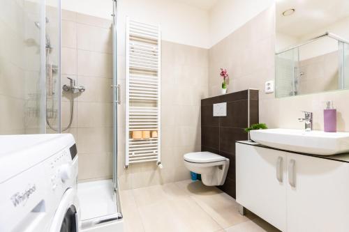 A bathroom at Apartments Brno-center