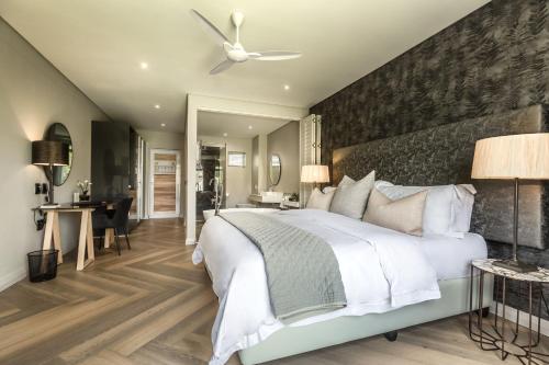 Letto o letti in una camera di Franschhoek Boutique Hotel - Lion Roars Hotels & Lodges