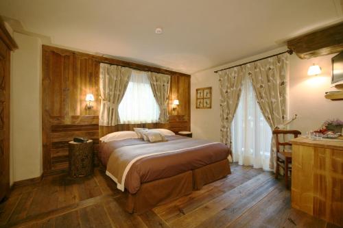 Ліжко або ліжка в номері Hotel Letterario Locanda Collomb