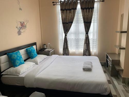 Una cama o camas en una habitación de La serene