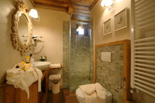 Bilik mandi di Hotel Letterario Locanda Collomb