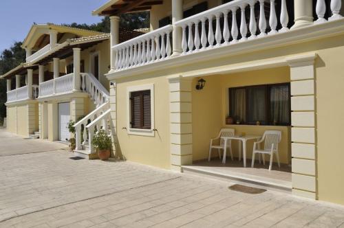 Balkón nebo terasa v ubytování Corfu Maisonettes Anemouri - San George Apartments