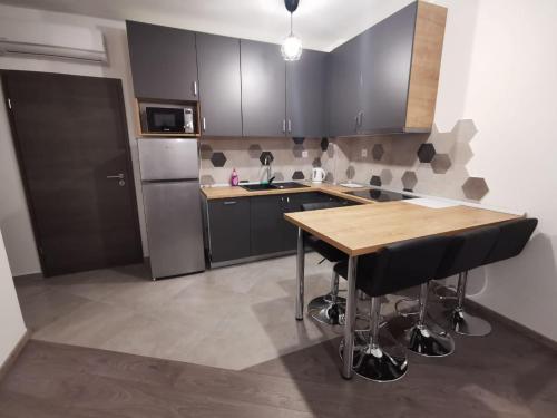 Kuchyňa alebo kuchynka v ubytovaní Apartman Gray