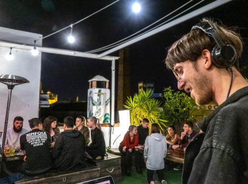 Επισκέπτες που μένουν στο La Banda Rooftop Hostel