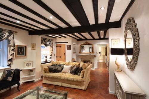 Een zitgedeelte bij Luxury Eton House, 5 minute walk to Windsor Castle