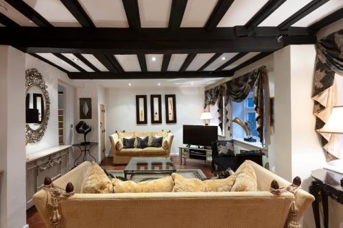 Een zitgedeelte bij Luxury Eton House, 5 minute walk to Windsor Castle