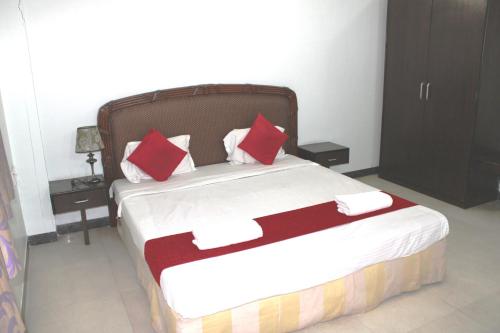 Ένα ή περισσότερα κρεβάτια σε δωμάτιο στο p p motel