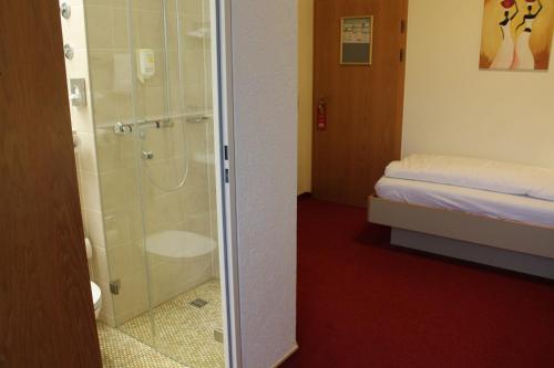 Ein Badezimmer in der Unterkunft Hotel Scholz