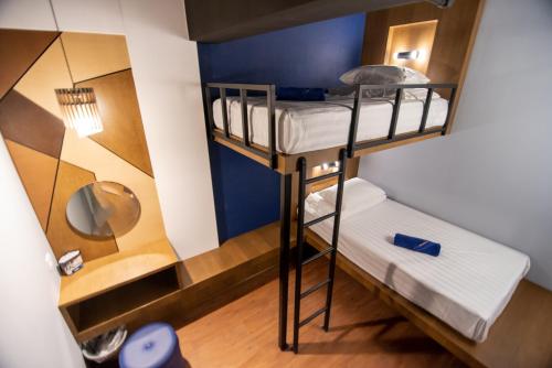 Postel nebo postele na pokoji v ubytování Homy Seafront Hostel