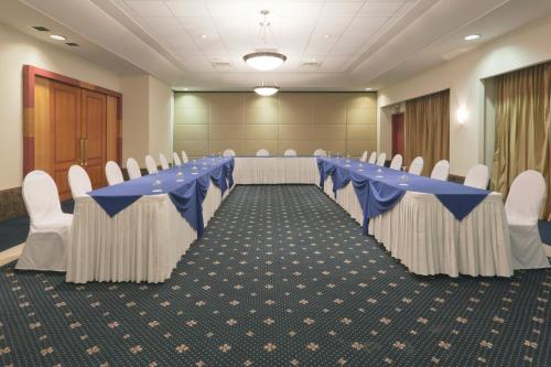 a conference room with blue and white tables and chairs at Crowne Plaza Managua by IHG in Managua