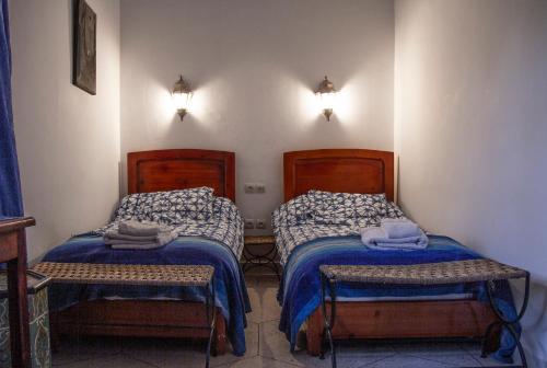 A bed or beds in a room at Dar Nekhla