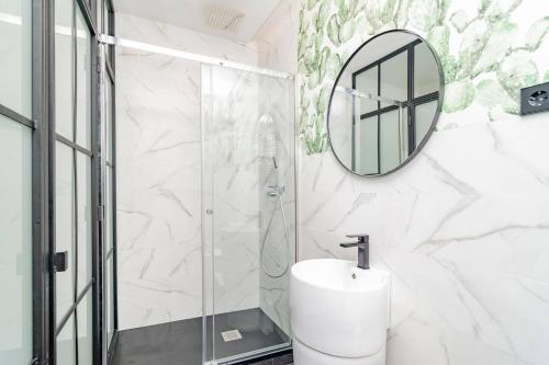 Superb Apartment near Madrid Rio by Batuecas