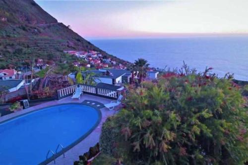 Arcos Grand Suites with pool