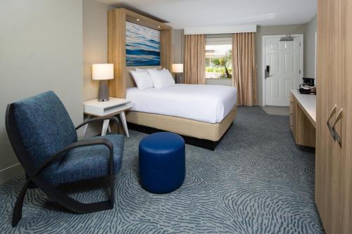 Ένα ή περισσότερα κρεβάτια σε δωμάτιο στο Crowne Plaza Melbourne-Oceanfront by IHG