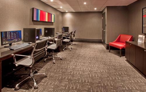 
The fitness center and/or fitness facilities at Crowne Plaza Gatineau-Ottawa, an IHG Hotel
