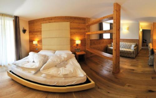 a bedroom with a large bed and a bunk bed at Bio Hotel Brusago Vital & Wellness in Bedollo
