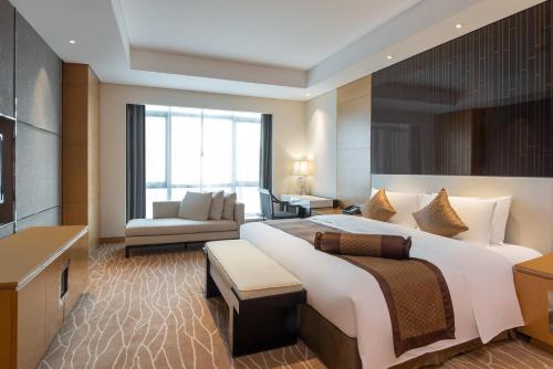 Katil atau katil-katil dalam bilik di Crowne Plaza Yangzhou by IHG