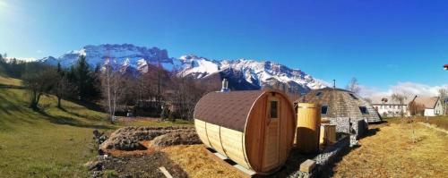 Afbeelding uit fotogalerij van Au-Dela des Nuages, Maison d'hôtes insolite & SPA in Chauffayer