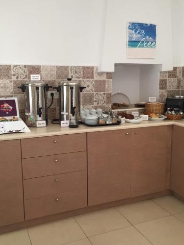 Una cocina o cocineta en Tony's Beach Hotel