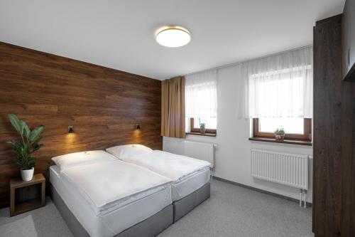 En eller flere senge i et værelse på KEILBERG RESORT