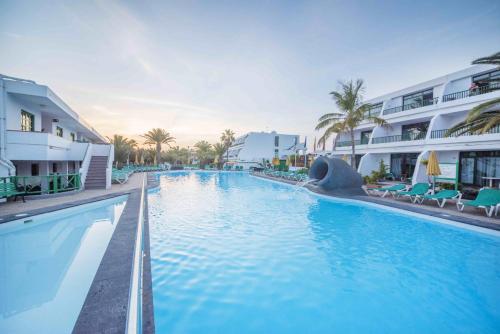 Central location in a great complex with 300mbps internet