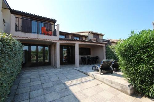 Domaine de vacances a 600m de la plage villa d'angle, climatisee, grande terrasse 3 chambres 7 couch