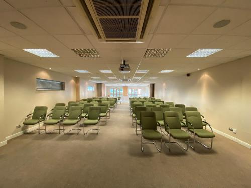 Zona business o sala de conferencias en Birmingham Great Barr Hotel
